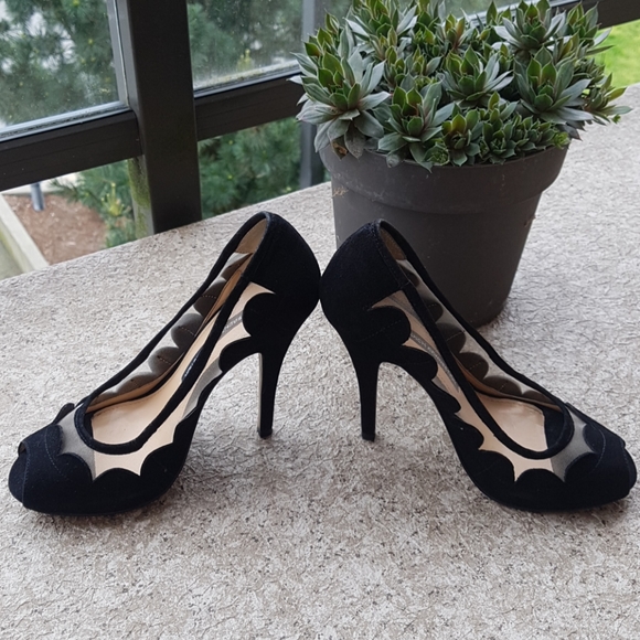 Black Scalloped Heels - Picture 2 of 6